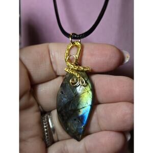 Labradorite Freeform Wrapped in Gold Tarnish Resistant Wire Pendant Necklace NWT